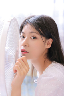 年轻妈妈的